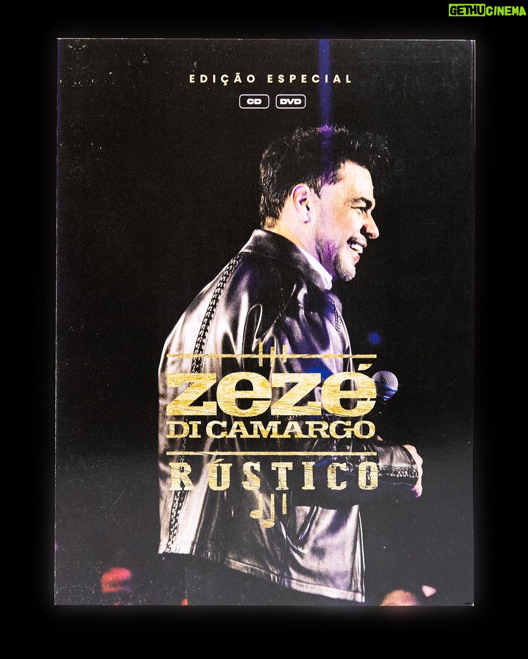 Zezé di Camargo Instagram - 🎉 Promoção Especial 🎉 Quer ser um dos 5 privilegiados a terem em mãos 1 (uma) edição numerada e exclusiva? Siga os passos e cruze os dedos! 🍀 Como participar: 1️⃣ Siga: @zezedicamargo @qgzezedicamargo 2️⃣ Dê um duplo clique nessa foto oficial. ❤️ 3️⃣ Marque DOIS amigos nos comentários (quantas vezes quiser, desde que sejam diferentes a cada vez!) Regras: 🚫 Não vale marcar famosos, lojas ou perfis fakes. 🌎 Somente para residentes no Brasil 🇧🇷 📅 Os comentários serão computados até o dia 04/11, e o resultado sairá no nosso story no dia 06/11. ✈️ Fiquem tranquilos: o frete é por nossa conta! Observação: 🔒 Não nos responsabilizamos por possíveis instabilidades no site no dia do sorteio. Quero que este DVD toque seus corações da mesma forma que tocou o meu. Boa sorte a todos! 💙📀✨ Essa ação pode ser alterada ou cancelada pela equipe sem aviso prévio. #ZezeDiCamargo #Rustico #DVD #EdiçãoEspecial