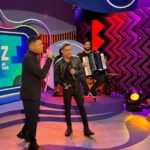 Zezé di Camargo Instagram – Ainda tentando assimilar o #TVZFelipeAraujo de ontem! Recebi meu ídolo @zezedicamargo e ainda pude compartilhar momentos como esse com ele! Mto obrigado Zezé, nem sei como te agradecer! Foi top, quem assistiu aí!? @multishow