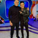 Zezé di Camargo Instagram – Sem palavras! Hoje eu recebo no #TVZFelipeAraujo meu ídolo @zezedicamargo ! Emoção demais! Tamo ao vivo no @multishow ! 📺🎶