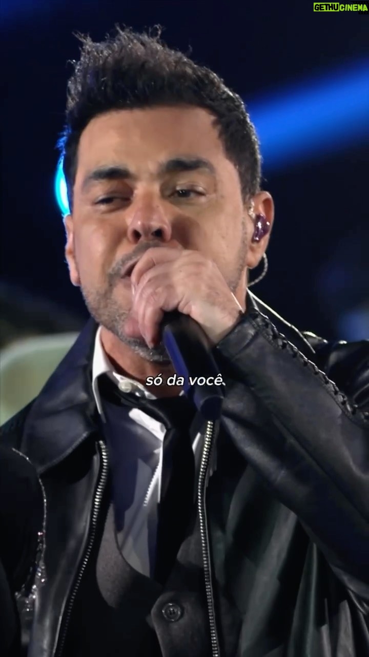 Zezé di Camargo Instagram - ASSISTA AGORA o videoclipe de mais uma do meu projeto #ZezeDiCamargoRustico Ao Vivo, agora do medley de #FeraMansa, #MeninaVeneno e #VivendoporViver já está DISPONÍVEL no meu canal do YouTube! O aniversário é meu, mas quem ganha presente são vocês, meus fãs incondicionais! 🎁 Vamos celebrar juntos com música e emoção. Muito obrigado por todas as mensagens de carinho! Vem curtir esse presente comigo: 🎈🎥 #ZezeDiCamargo #Rustico #AoVivo #AssistaAgora