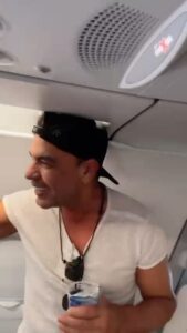 Zezé di Camargo Instagram - Hj num voo de Cuiabá para campinas fui homenageado por todos os passageiros do voo!!! É por vocês que existo… Muito Obrigado