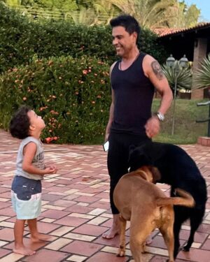 Zezé di Camargo Instagram - Hj é o dia dele( meu pequeno príncipe) que Deus te dê sempre o que a vida tem de melhor!! Te amo mto e te desejo um feliz aniversário ao lado de todos que te amam.