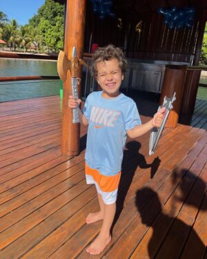 Zezé di Camargo Instagram - Hj é o dia dele( meu pequeno príncipe) que Deus te dê sempre o que a vida tem de melhor!! Te amo mto e te desejo um feliz aniversário ao lado de todos que te amam.