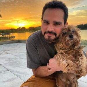 Zezé di Camargo Instagram - Hj é seu dia!!! Que Deus te abençoe sempre, colocando em sua vida mta saúde, bençãos, alegria e bons motivos pra vc sempre sorrir. Feliz aniversário meu mano!!