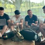 Zezé di Camargo Instagram - Aqui na fazenda escolhendo o repertório do novo DVD. @felipeduramoficial @victorvilasboas @emilianito_lopez