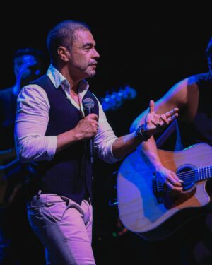 Zezé di Camargo Instagram - Obrigado, Boston! Ontem foi uma noite maravilhosa. É sempre um prazer receber tanto carinho quando visito os EUA. Vocês são incríveis. 🌟🙏 #ZezeDiCamargo #Rustico #EUA