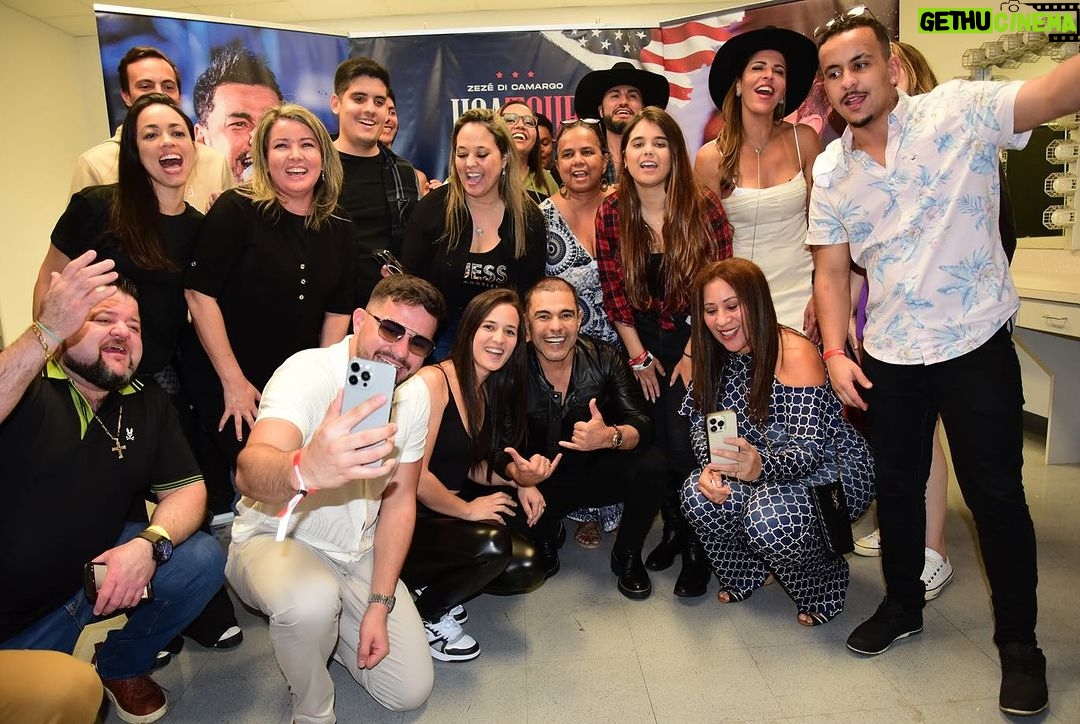 Zezé di Camargo Instagram - Ontem vivi um momento incrível no meu show em Miami, EUA! Obrigado pelo amor e carinho de todos vocês. Ansioso para mais uma noite especial hoje, dessa vez em Boston. Vamos nessa! ❤️👏🏻 #ZezeDiCamargo #Rustico #Miami #EUA 📸: @eloi_studio Miami, Florida