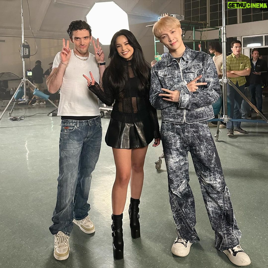 Zhang Yixing Instagram - had the honor of having a cameo in @layzhang and @lauvsongs ‘s music video for their new song called Run Back To You! So nice to meet them both ☺️
