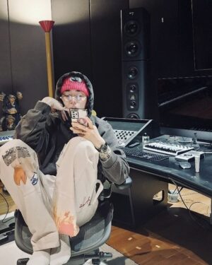 Zico Instagram - 2시간 바짝 작업하구 바로 스케줄 ㄱ