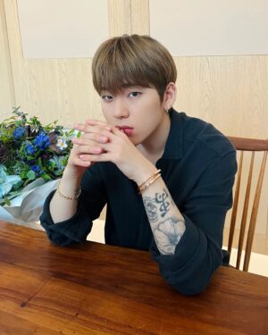 Zico Instagram - 티파니에서 아카이브의 핵심 모티브인 자물쇠를 혁신적이고 모던한 디자인으로 재탄생시킨 '티파니 락(Tiffany Lock)' 컬렉션을 소개합니다. 💎 

@tiffanyandco 
#TiffanyLock #TiffanyPartner