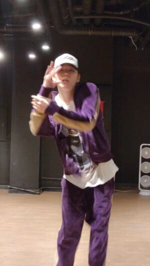 Zico Instagram - 새삥 쉽다고 한 사람 나와.....🤨🤨
#새삥 #newthing