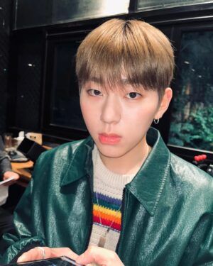 Zico Instagram - @coupangplay 
복학생 특별출연 했습니다 
이따 8시에 나온대요😄
#볼터치미안술자리씬때매