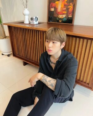 Zico Instagram - 티파니에서 아카이브의 핵심 모티브인 자물쇠를 혁신적이고 모던한 디자인으로 재탄생시킨 '티파니 락(Tiffany Lock)' 컬렉션을 소개합니다. 💎 

@tiffanyandco 
#TiffanyLock #TiffanyPartner