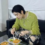 Zico Instagram - 대기중식사😋 #Thaifood🇹🇭 #waitingroom