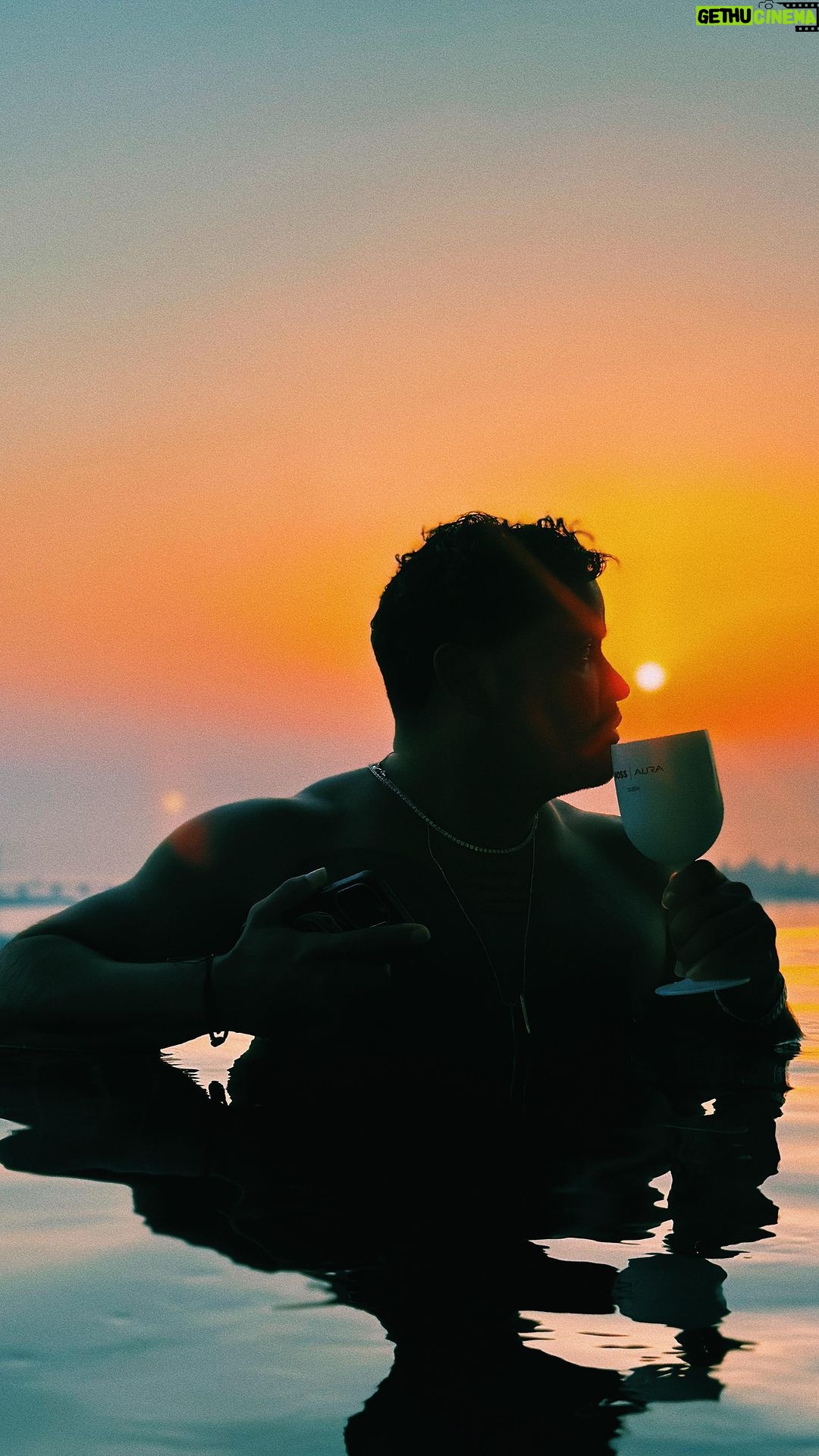 Zion Instagram - Sunset blessings ❤️🔥 #Dubai #Zdiddy 📍#Uknowwww