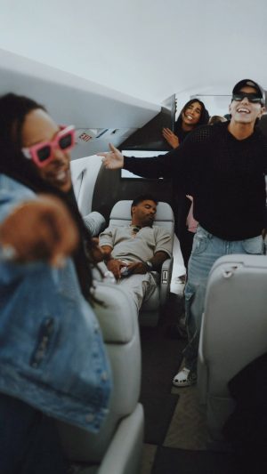 Zion Instagram - Avemaría challenge. Esta gente no sirve’ 😂 Pero siempre la pasamos bonito con este corillo ❤️‍🔥🫶🏽

@sakography Te gustariiia ?

#Zdiddy #Uknowwwwwww #ZLFam