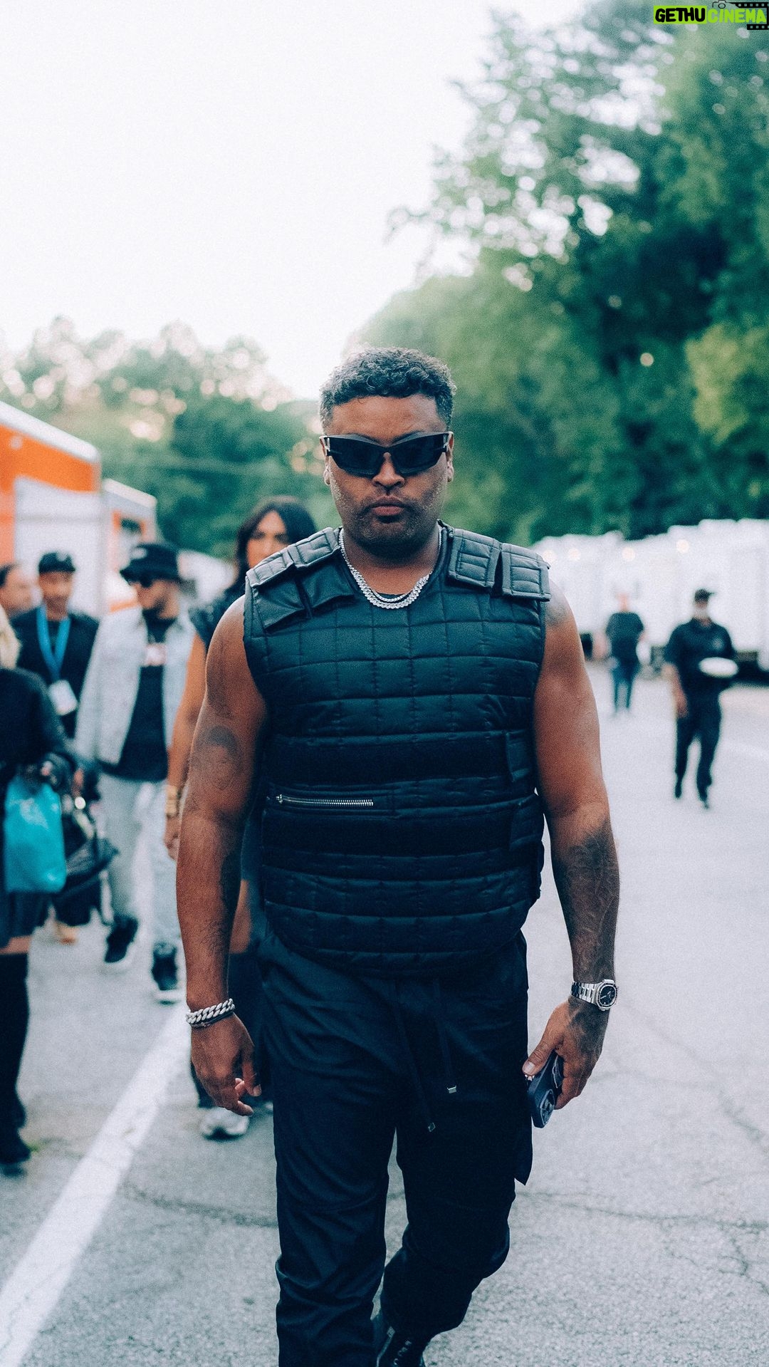 Zion Instagram - Recap de días cargados de las mejores vibras al lado de los que tanto amo y admiro ❤️🔥 Listos para lo que viene?🔥😈 📹 @sakography Flouses by @ritzzzzzzz Asistant Stylist: @candygarciastyle #Zdiddy #Uknowwwwwwww #LaZylaL #Zionbaby #ParaSiempre #GoodVibes