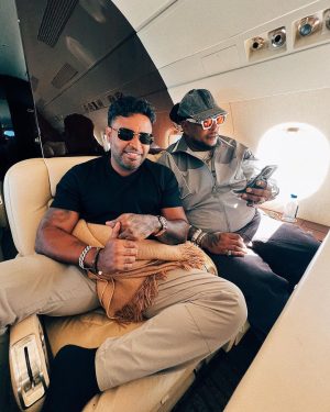 Zion Instagram - hermanos PARA SIEMPRE 🙏🏾

23 años trabajando juntos y cada día más unidos y disfrutando de la bendición de seguir cantándoles!

gracias a todos por el apoyo con #parasiempre nuestro bro @anuel como siempre le metió cabrón 🔥

@zionylennox @lennox @anuel @djluian @andresproducer @ximefab_transport @carlosmontesan0 @warnermusiclat @wkentertainment