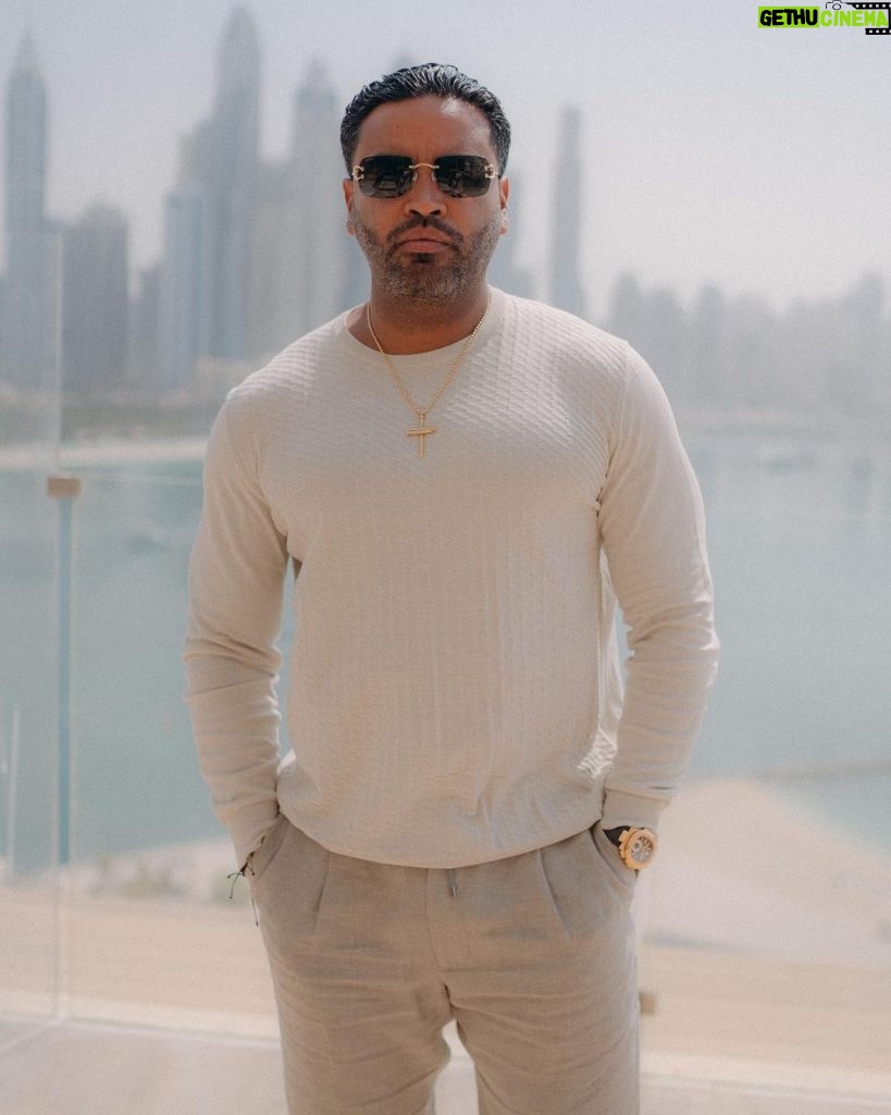 Zion Instagram - Saben que ? Dubai combina conmigo #dubai #itsamazing 🫶🏽#Zdiddy #Uknowwwwww 📸: @sakography ✨ Dubai, United Arab Emirates