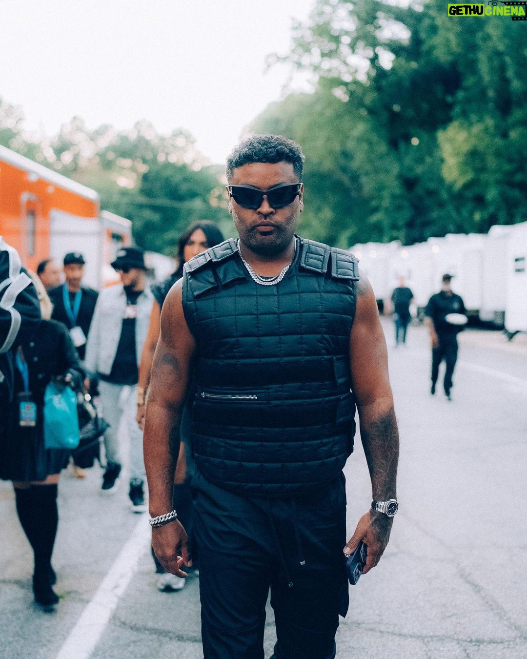 Zion Instagram - Lo que sobró fue el flow ¡Atlanta estuvo para la fiesta! 🔥🎤🕺 hicimos temblar la ciudad con @lennox y el crew como siempre!!! 🎶💥 📸 @sakography Flouses by @ritzzzzzzz #Zdiddy #Uknowwwww #pumpumfestivalatl #LaZylaL #ZionyLennoxpara100pre #ParaSiempre