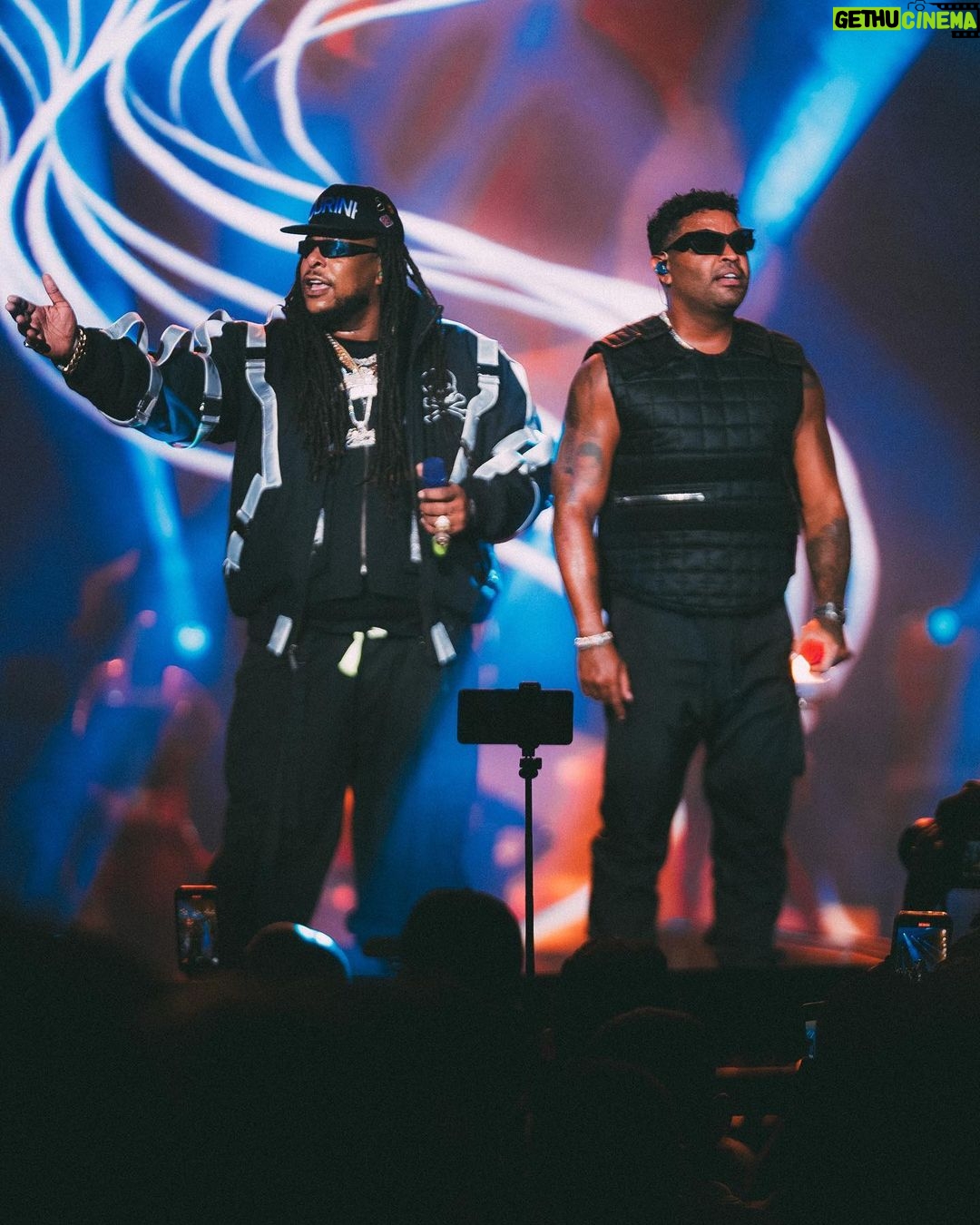 Zion Instagram - Lo que sobró fue el flow ¡Atlanta estuvo para la fiesta! 🔥🎤🕺 hicimos temblar la ciudad con @lennox y el crew como siempre!!! 🎶💥 📸 @sakography Flouses by @ritzzzzzzz #Zdiddy #Uknowwwww #pumpumfestivalatl #LaZylaL #ZionyLennoxpara100pre #ParaSiempre