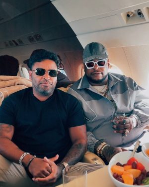 Zion Instagram - hermanos PARA SIEMPRE 🙏🏾

23 años trabajando juntos y cada día más unidos y disfrutando de la bendición de seguir cantándoles!

gracias a todos por el apoyo con #parasiempre nuestro bro @anuel como siempre le metió cabrón 🔥

@zionylennox @lennox @anuel @djluian @andresproducer @ximefab_transport @carlosmontesan0 @warnermusiclat @wkentertainment