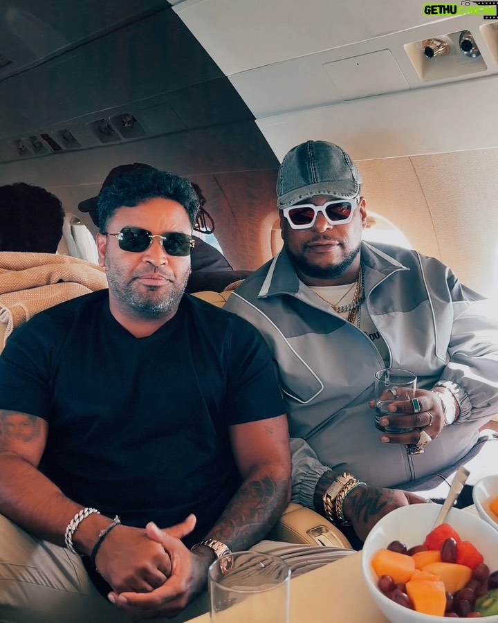 Zion - 45.8K Likes - hermanos PARA SIEMPRE 🙏🏾
23 años trabajando juntos y cada día más unidos y disfrutando de la bendición de seguir cantándoles!
gracias a todos por el apoyo con #parasiempre nuestro bro @anuel como siempre le metió cabrón 🔥
@zionylennox @lennox @anuel @djluian @andresproducer @ximefab_transport @carlosmontesan0 @warnermusiclat @wkentertainment