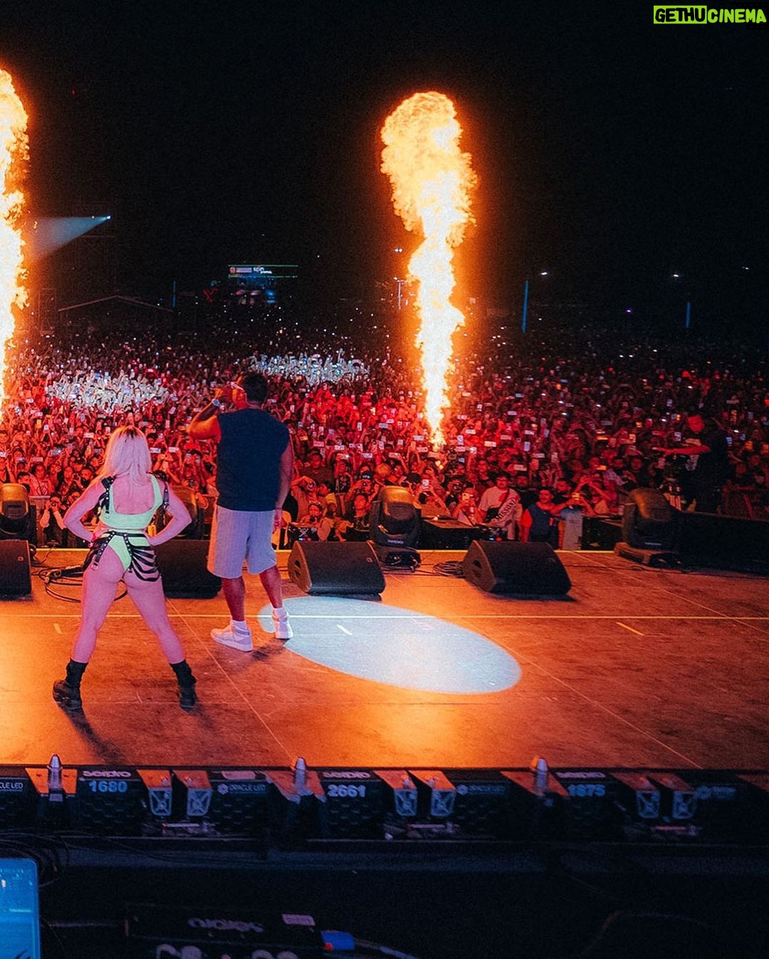 Zion Instagram - Monterrey hizo todo por seducirnos y lo lograron! 😮💨❤️🇲🇽 Que noche tan increíble con ustedes! GRACIAS POR TANTO 🤙🏾 #Zidddy #Uknowwwwwwww #monterreynosseducio #yovoy #ZionBaby 📸 @sakography Flouses by: @ritzzzzzzz @candygarciastyle