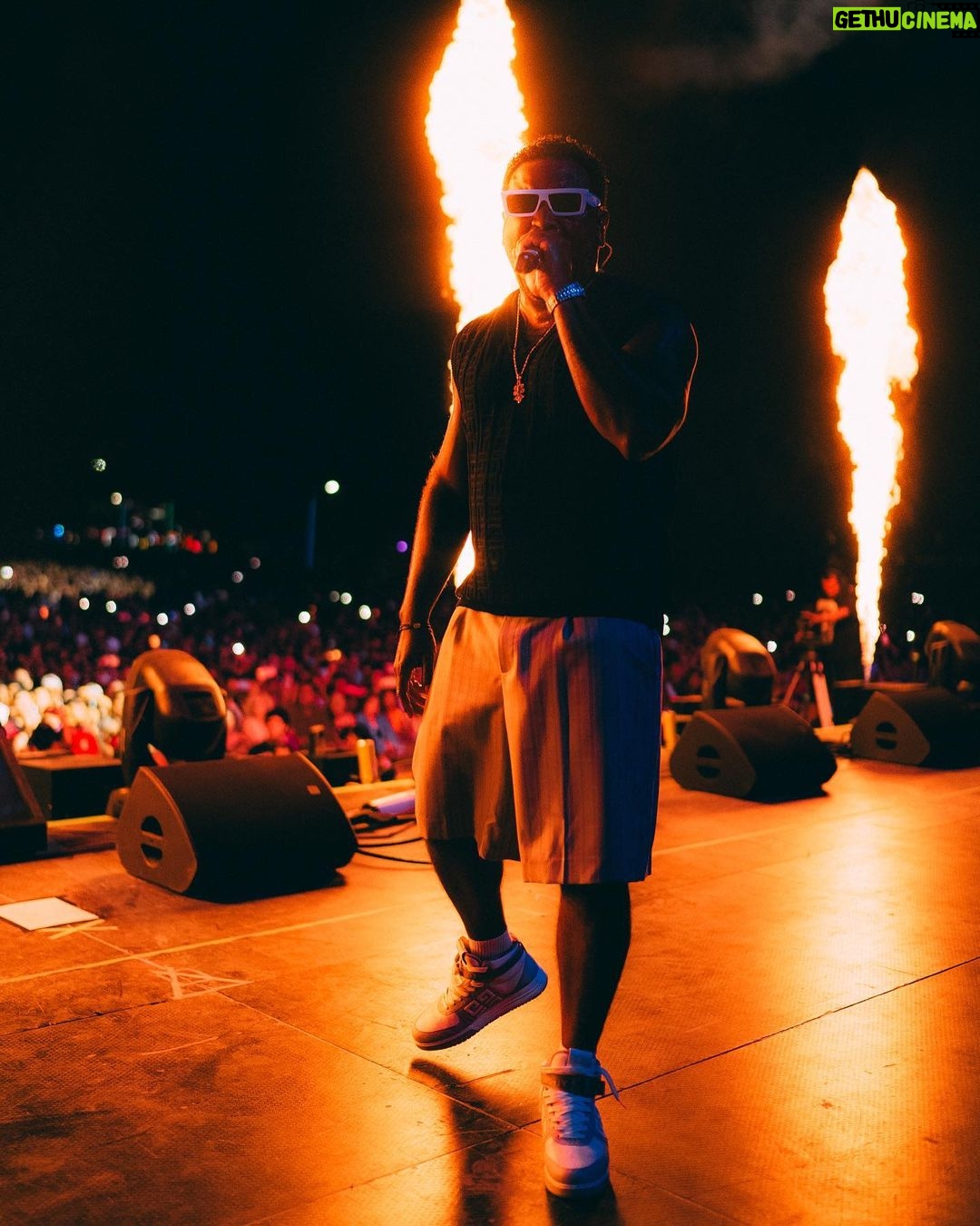 Zion Instagram - Monterrey hizo todo por seducirnos y lo lograron! 😮💨❤️🇲🇽 Que noche tan increíble con ustedes! GRACIAS POR TANTO 🤙🏾 #Zidddy #Uknowwwwwwww #monterreynosseducio #yovoy #ZionBaby 📸 @sakography Flouses by: @ritzzzzzzz @candygarciastyle