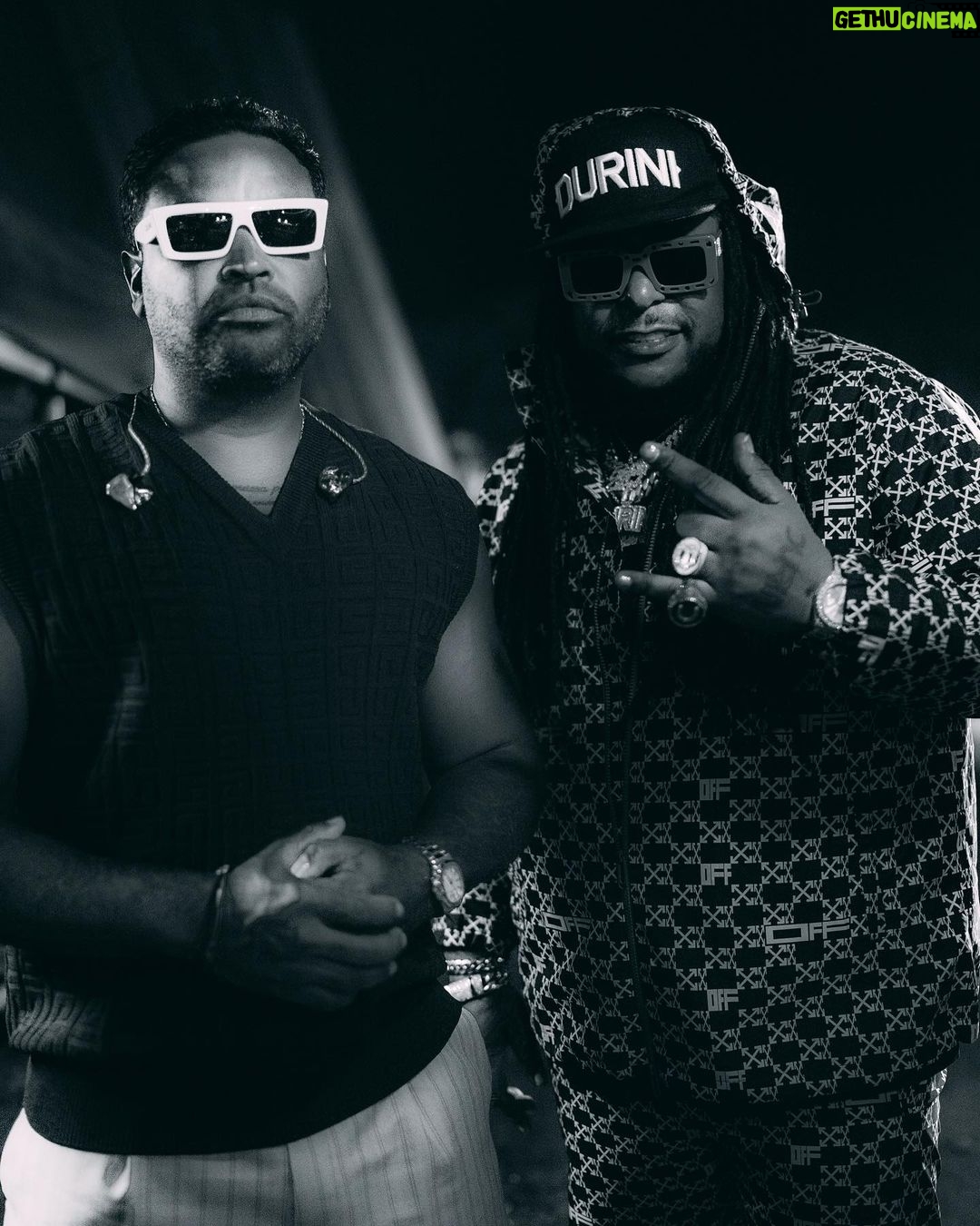 Zion Instagram - Monterrey hizo todo por seducirnos y lo lograron! 😮💨❤️🇲🇽 Que noche tan increíble con ustedes! GRACIAS POR TANTO 🤙🏾 #Zidddy #Uknowwwwwwww #monterreynosseducio #yovoy #ZionBaby 📸 @sakography Flouses by: @ritzzzzzzz @candygarciastyle