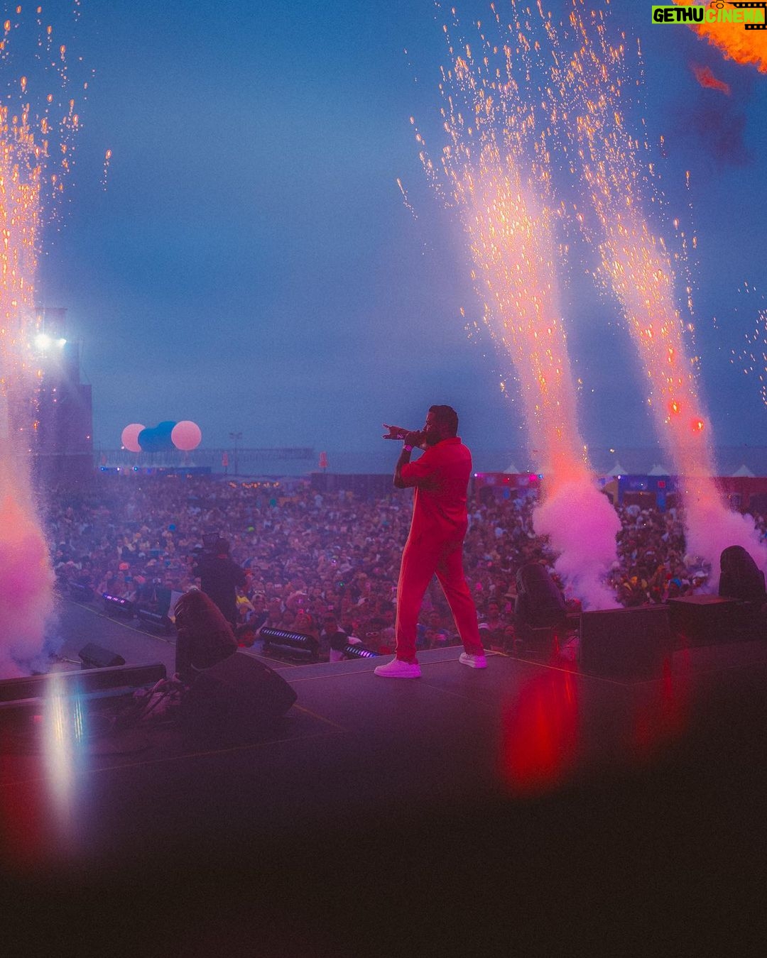 Zion Instagram - Gracias #Bajabeachfest por permitirnos compartir esta experiencia con nuestros bandoler@s! π. Seguimoss con todo! #LaZ&L π€πΎπ₯#Zdiddy #Uknowwwww πΈ @sakography @luisggapr FloUses by: @ritzzzzzzz @candygarciastyle
