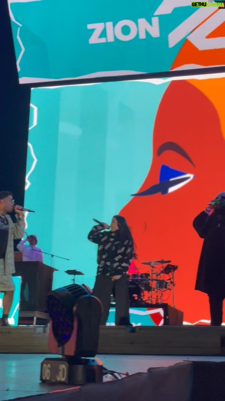 Zion Instagram - La nena de 🇦🇷 siempre la rompe @mariabecerra primera vez cantando #Berlin juntos 🔥 #LaZylaL