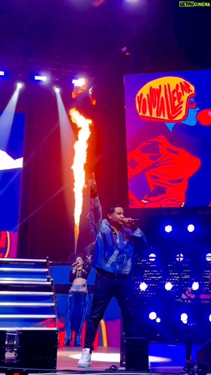 Zion Instagram - “Yo voy a llegarrrrr a donde me dejes….🥵 De los palotes que aún se vacilan. Díganme qué escuchan hoy de #TBT ¡¡LOS LEO!! 👀👀👀 #Zdiddy #Uknowwwwwwww #YoVoyALlegar #OmG!