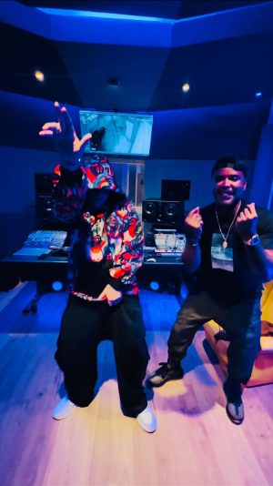Zion Instagram - AFTER PARTY REMIX 🥵
LAS LEYENDAS CON LAS LEYENDAS 🌎
ZION BABY 🤍😈

A QUIEN MAS MONTAMOS??? 
KR & BRYANT MA 🇨🇴🇵🇷