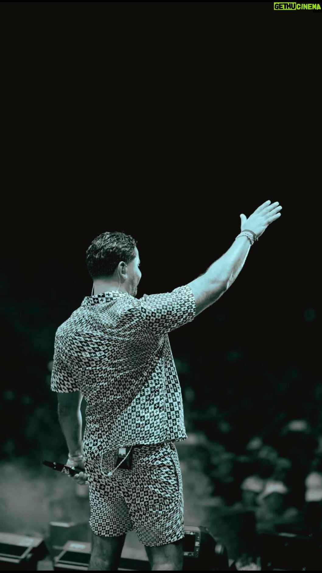 Zion Instagram - Gracias #México por una noche increíble. Su energía en el show nos dejó sin palabras, cantándolas todas a todo pulmón. Un abrazo y nos vemos pronto! 🇲🇽❤️🔥🤙🏾#Zdiddy #Uknowwwwwwww #CarnavaldeProgreso Flouses @ritzzzzzzz 📹 @josalave
