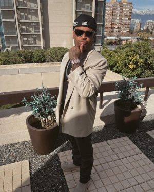 Zion Instagram - Que rico CHILE 🇨🇱 

Chi Chi Chi Le Le Le…

‘tamo ready? 🔥🇨🇱 #LaZyLaL #Zdiddy 

RECUERDEN TRANSMISIÓN EN VIVO DEL CONCIERTO DE MAÑANA POR WWW.NAICOM.COM será histórico LEGENDARIO 🫶🏾🫶🏾🫶🏾🫶🏾🫶🏾🫶🏾🫶🏾🇨🇱🇵🇷 Y el mundo 🌎 ENTERO
