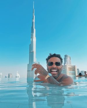 Zion Instagram - La vista al cielo’ como la están pasando ? que todos tengan un lindo Domingo  #dubai ❤️‍🔥🕌 #Zdiddy #Uknowwwwww