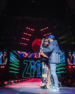 Zion Instagram - Seguimos compartiendo la tarima junto al BRRRRRRRO! @Anuel esta vez en #NewYork agradecido de mi gente, estamos activos !!! Exitos y que sigan los PaLoTes!! ☄️☄️☄️🤙🏾 #Zdiddy #MadisonSquareGarden #Uknowwwwww 

📸 @jaaybetancourt