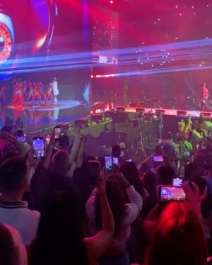 Zion Instagram - Gracias mi BRRRRO @Anuel por hacerme parte de tu noche en #Orlando fue un honor y un placer rompeL la tarima juntos en tu 1er concierto de la gira. Que sigan los éxitos!!! 🔥🔥🔥🤙🏾#Zdiddy #Uknowwwwwwww #AmwayCenter 

Flouses by @ritzzzzzzz 
📸 @jaaybetancourt