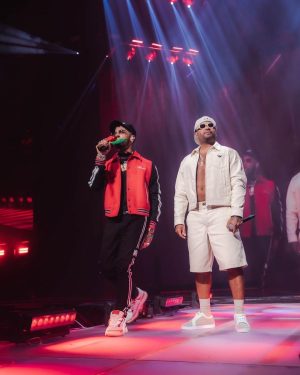 Zion Instagram - Gracias mi BRRRRO @Anuel por hacerme parte de tu noche en #Orlando fue un honor y un placer rompeL la tarima juntos en tu 1er concierto de la gira. Que sigan los éxitos!!! 🔥🔥🔥🤙🏾#Zdiddy #Uknowwwwwwww #AmwayCenter 

Flouses by @ritzzzzzzz 
📸 @jaaybetancourt