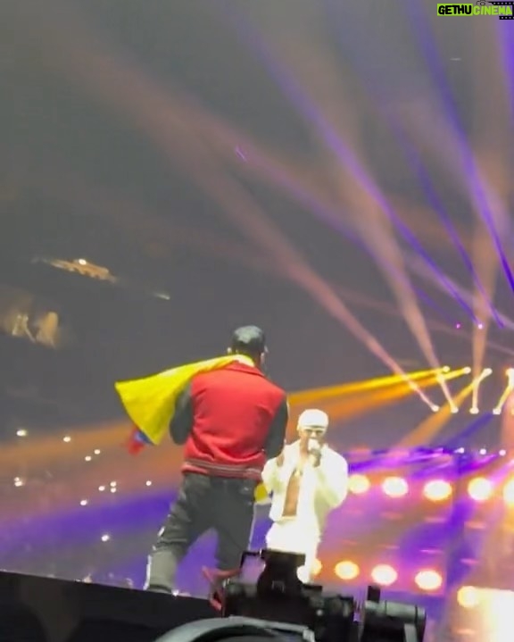 Zion - 107.4K Likes - Gracias mi BRRRRO @Anuel por hacerme parte de tu noche en #Orlando fue un honor y un placer rompeL la tarima juntos en tu 1er concierto de la gira. Que sigan los éxitos!!! 🔥🔥🔥🤙🏾#Zdiddy #Uknowwwwwwww #AmwayCenter
Flouses by @ritzzzzzzz
📸 @jaaybetancourt