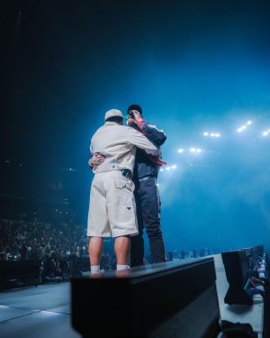 Zion Instagram - Gracias mi BRRRRO @Anuel por hacerme parte de tu noche en #Orlando fue un honor y un placer rompeL la tarima juntos en tu 1er concierto de la gira. Que sigan los éxitos!!! 🔥🔥🔥🤙🏾#Zdiddy #Uknowwwwwwww #AmwayCenter 

Flouses by @ritzzzzzzz 
📸 @jaaybetancourt