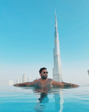 Zion Instagram - La vista al cielo’ como la están pasando ? que todos tengan un lindo Domingo  #dubai ❤️‍🔥🕌 #Zdiddy #Uknowwwwww