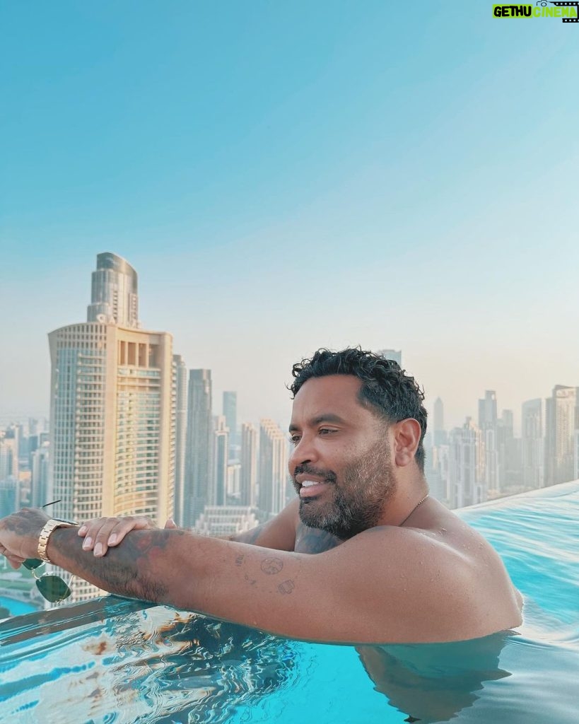 Zion Instagram - La vista al cielo’ como la están pasando ? que todos tengan un lindo Domingo #dubai ❤‍🔥🕌 #Zdiddy #Uknowwwwww Dubai, United Arab Emirates
