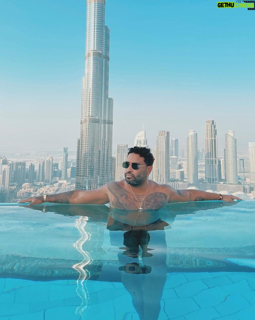 Zion Instagram - La vista al cielo’ como la están pasando ? que todos tengan un lindo Domingo #dubai ❤️‍🔥🕌 #Zdiddy #Uknowwwwww Dubai, United Arab Emirates