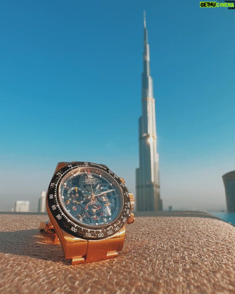 Zion Instagram - La vista al cielo’ como la están pasando ? que todos tengan un lindo Domingo #dubai ❤‍🔥🕌 #Zdiddy #Uknowwwwww Dubai, United Arab Emirates
