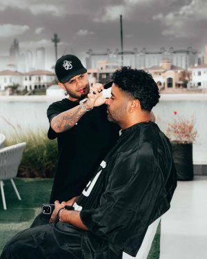 Zion Instagram - El primer artista que confío en mi trabajo. Mi hermano @zion el resto es historia. Ahora estamos en Dubai rompiéndola en la madreeeeeeeee 🇦🇪 💈🎙️🚀🇵🇷

📸 @shfotograf

#dubai #housecall #palmjumeirah #arod23pr #zion