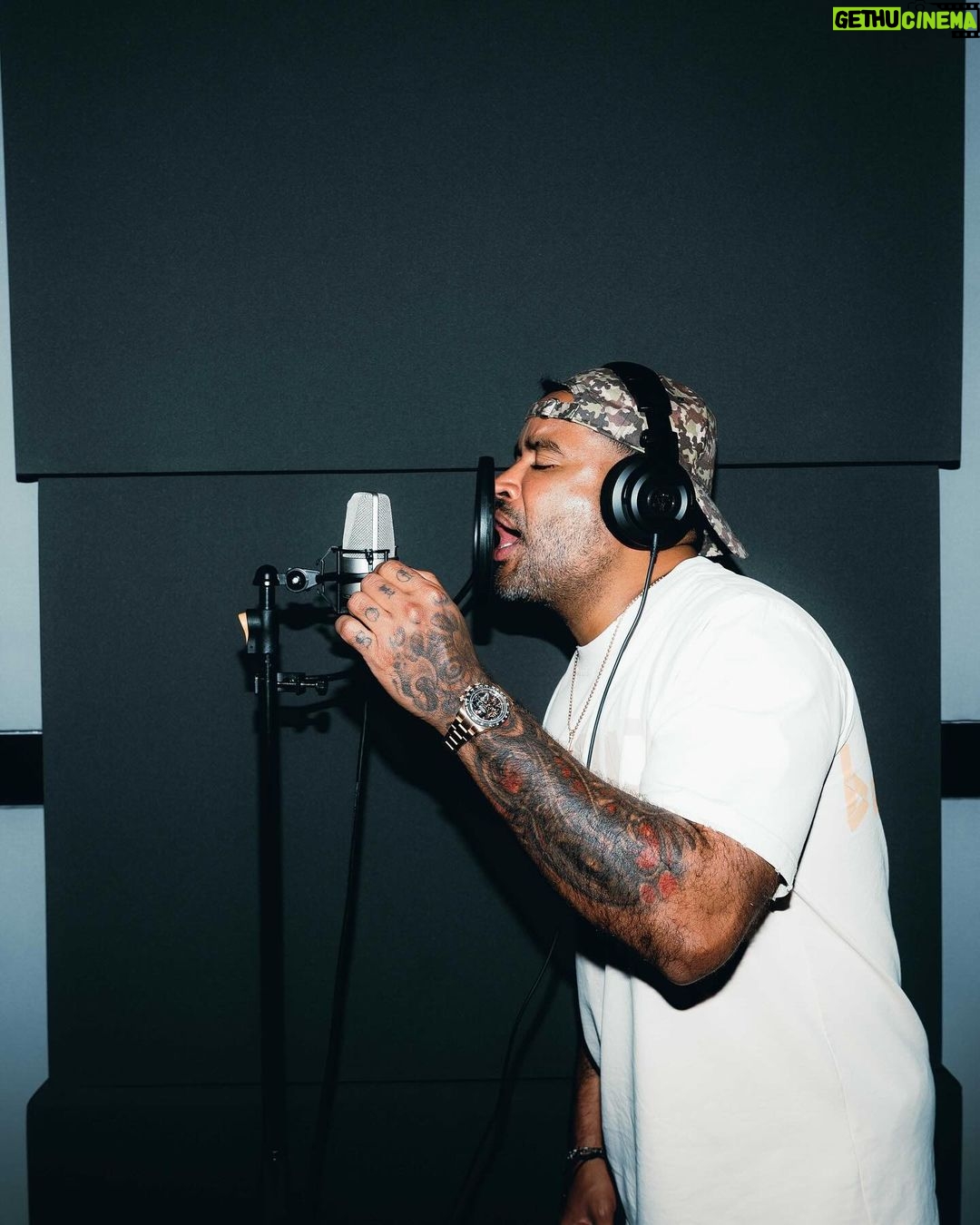 Zion Instagram - Estoy con Mi Norte más claro que Nunca🤌🏾 La Tranquilidad, Determinación y Felicidad Se me Sale por los Poros.☺️ ✌🏾 Trabajando ando… #NewMelody #the #perfect #melody #documentary #album 🎥📸 @shfotograf 📍🇵🇷