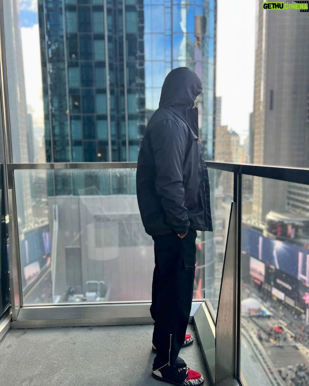 Zion Instagram - Hello NY🗽🔥#Zdiddy #Uknowwwww #NewYork