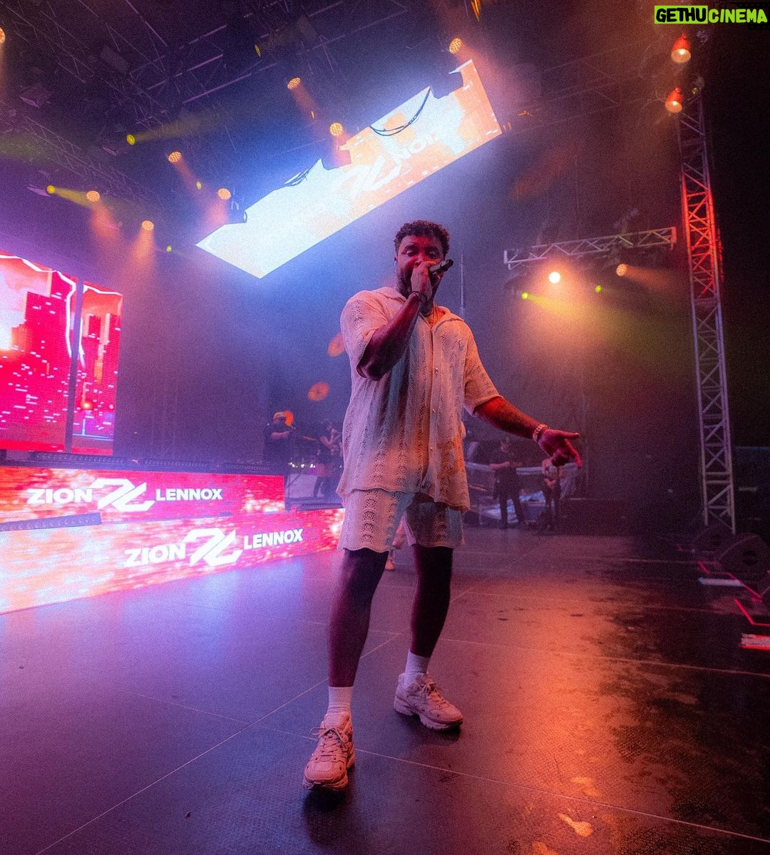 Zion Instagram - Agradecido con todos ustedes por permitirnos hacer lo que tanto amamos Lennox y yo β€οΈβπ₯ Los queremos mucho familia π₯π #Zdiddy #Uknowwwww #PuntaCana π©π΄ πΈ @sakography // Flouses @ritzzzzzzz